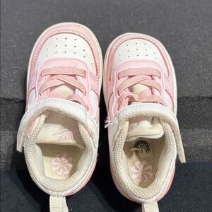 Nike Kids Sneakers in Pink and White